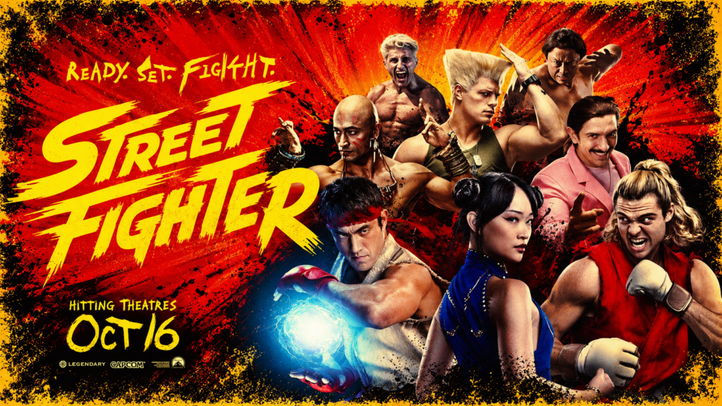 Montagem panorâmica de Street Fighter com Ryu, Ken, Chun-Li e outros lutadores em fundo vermelho e amarelo.